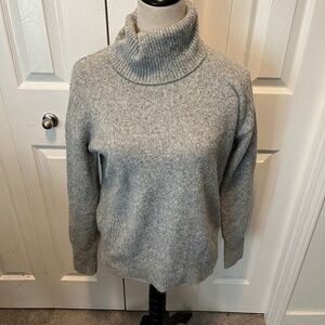 Max Studio size M turtle neck